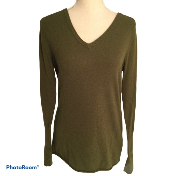 Cherokee Army Green Long Sleeve V-Neck Sweater. - Picture 2 of 3